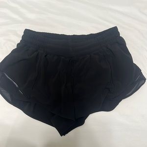 Lululemon Black hotty hot 2.5 shorts
